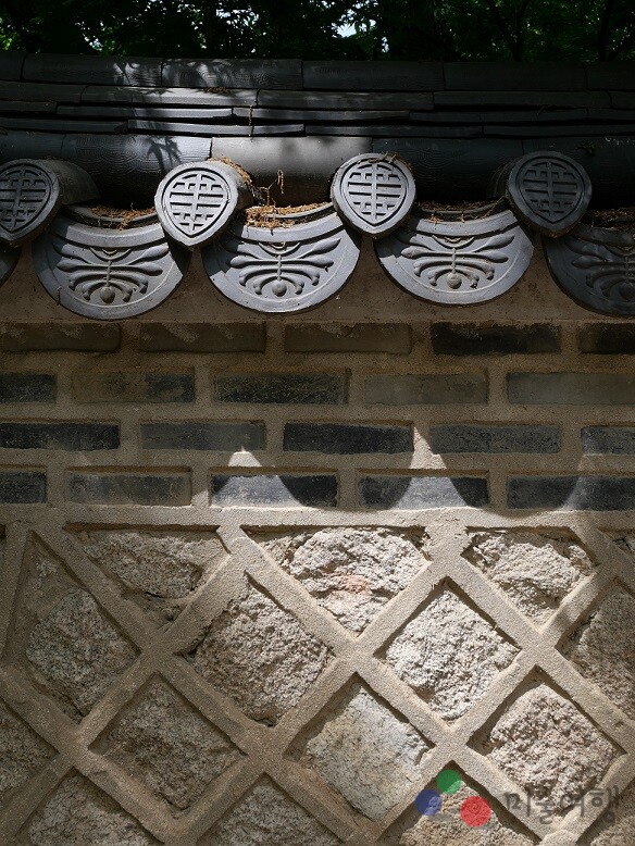 한국 체류 중 자비에르 살몽(Xavier Salmon)이 직접 촬영한 서울과 경주의 풍경, 한옥과 사찰의 건축미