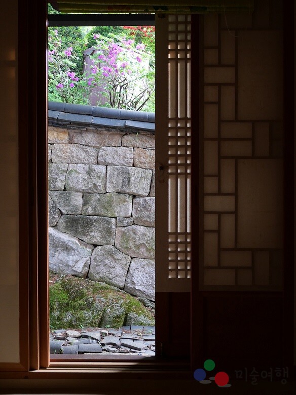 한국 체류 중 자비에르 살몽(Xavier Salmon)이 직접 촬영한 서울과 경주의 풍경, 한옥과 사찰의 건축미