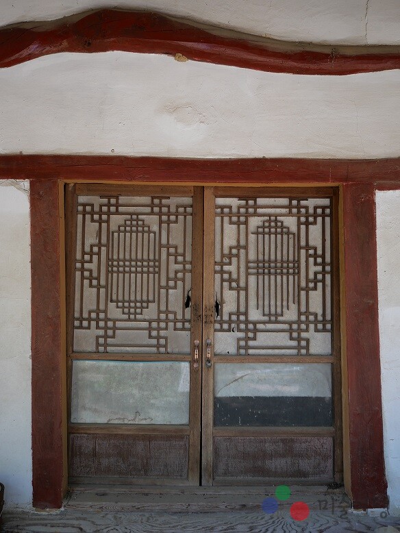 한국 체류 중 자비에르 살몽(Xavier Salmon)이 직접 촬영한 서울과 경주의 풍경, 한옥과 사찰의 건축미