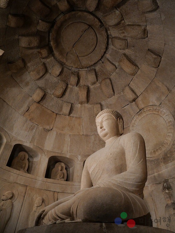 한국 체류 중 자비에르 살몽(Xavier Salmon)이 직접 촬영한 서울과 경주의 풍경, 한옥과 사찰의 건축미